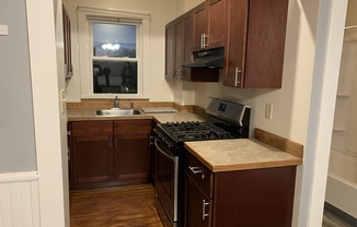 3 beds, 1 bath, 1,100 sqft, $1,900, Unit 2