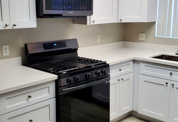 2 Bedroom 2 Bath Lower Lever Henderson Condo-Sunridge Heights