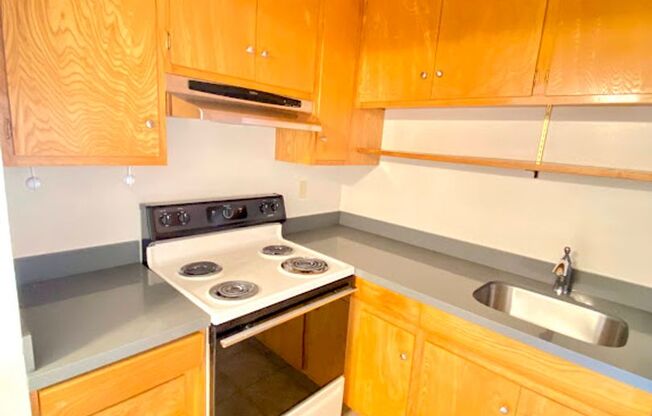 2 beds, 2 baths, 920 sqft, $2,900, Unit 12