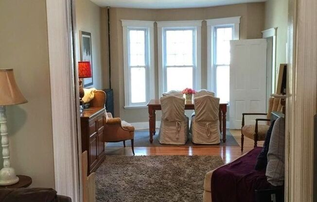 **Available June 1** 4/5 Bedrooms in this beautiful single family house in Pine Hills.