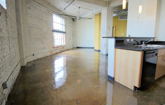 2 beds, 1 bath, 929 sqft, $1,595, Unit APT 2A