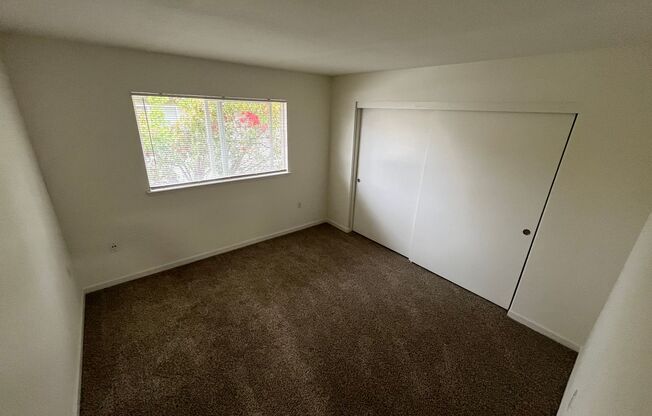 2 beds, 1 bath, 848 sqft, $1,900, Unit 2102
