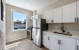 Fully Renovated 1 Bed 1 Bath - Near PDX Airport