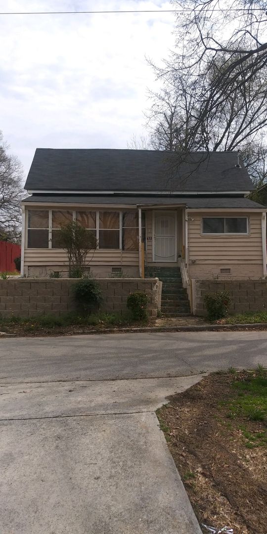 Awesome Renovated 2 Bedroom 1 Bath House For Rent.  Amazing Location!!!!!!