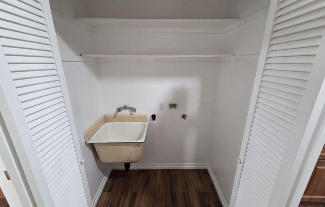 Beautiful upgraded 4 Bed, 2 Bath Cul-de-sac Home!