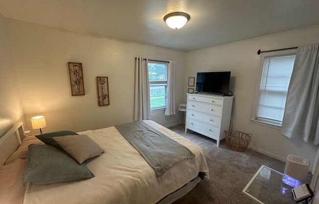 2 beds, 1 bath, $1,595