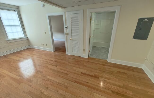 1 bed, 1 bath, 500 sqft, $1,550, Unit B-105