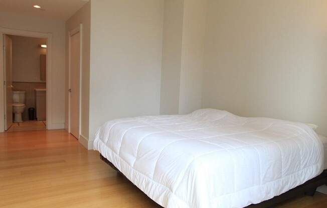 2 beds, 2 baths, 1,117 sqft, $5,850, Unit 2302