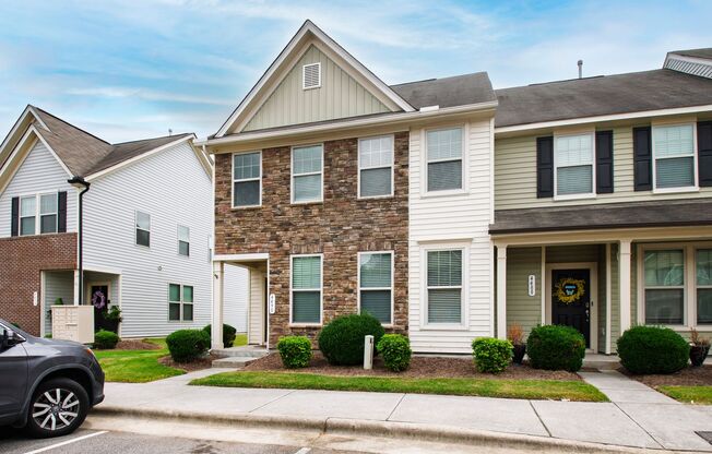 Spacious 3BR End-Unit Townhome in Shearon Farms, Wake Forest!