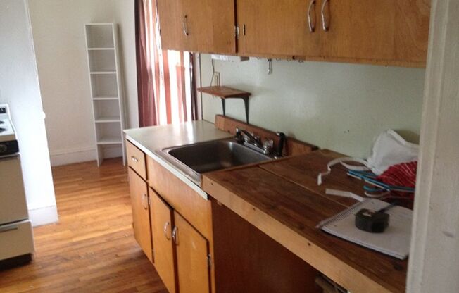 1 bed, 1 bath, $850, Unit C