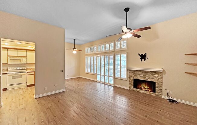Charming 2BD/2BA Townhouse in Clairemont Mesa with W/D, A/C, & Swimming Pool!