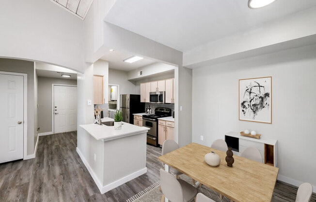 Model dining and kitchen