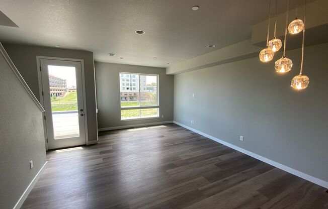 3 beds, 2.5 baths, $2,995, Unit 5305 W 12th Avenue