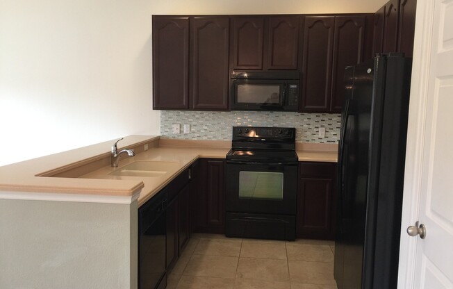 Pond view!!  3Bed/2.5Bath/1car Garage Townhouse in the Gated community of Heritage Commons.