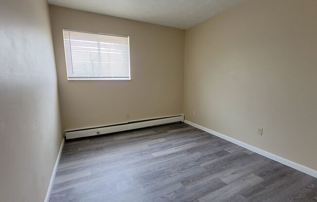 2 beds, 1 bath, 1,000 sqft, $1,200, Unit Apt 7
