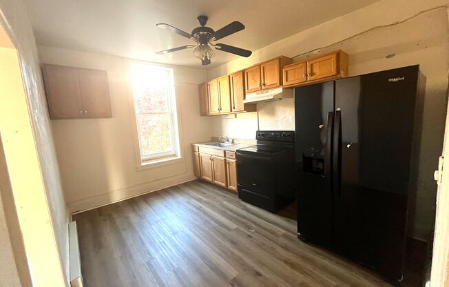 3 beds, 2 baths, $1,000, Unit 35 302