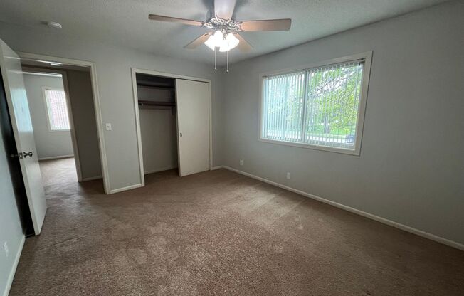 2 beds, 1.5 baths, 800 sqft, $875, Unit 4801 Claire #7