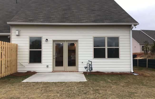 3 BEDROOM TOWNHOME IN OAKWOOD!
