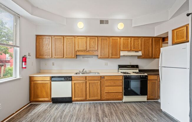 3 beds, 2 baths, $2,250, Unit 228