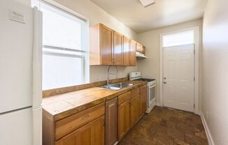 3 beds, 1 bath, $1,200, Unit Unit 4