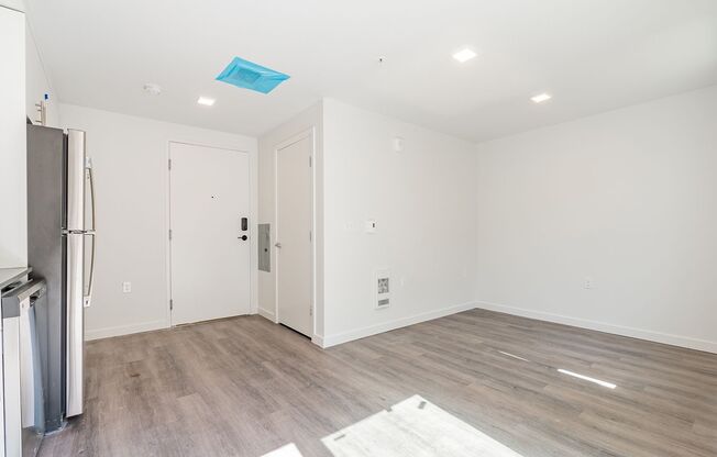 Studio, 1 bath, 301 sqft, $1,349, Unit 02