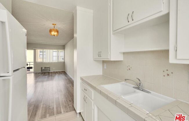 1 bed, 1 bath, 850 sqft, $1,800, Unit 11