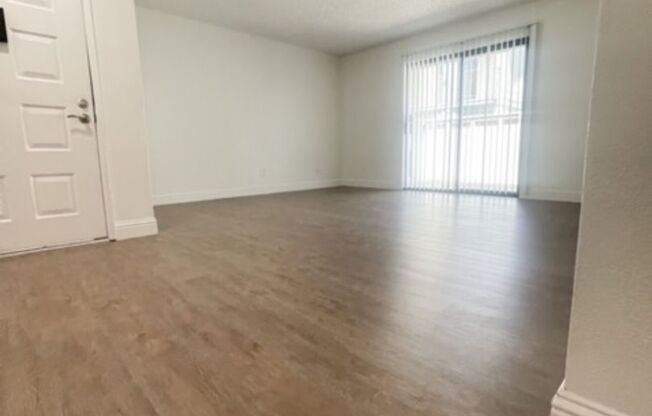 2 beds, 1 bath, 900 sqft, $1,670, Unit 1700-207