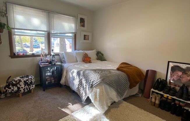 2 beds, 1 bath, $1,250, Unit #07