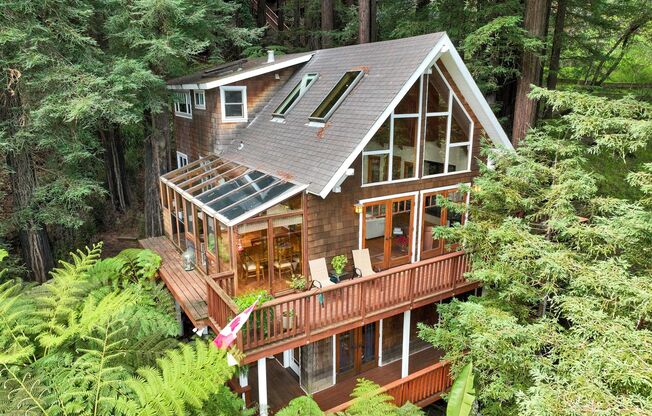 MAGICAL RETREAT – A SECLUDED HAVEN IN THE REDWOODS