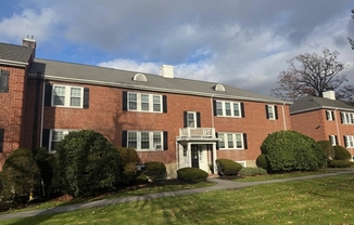 31 Hammond Pond Pkwy