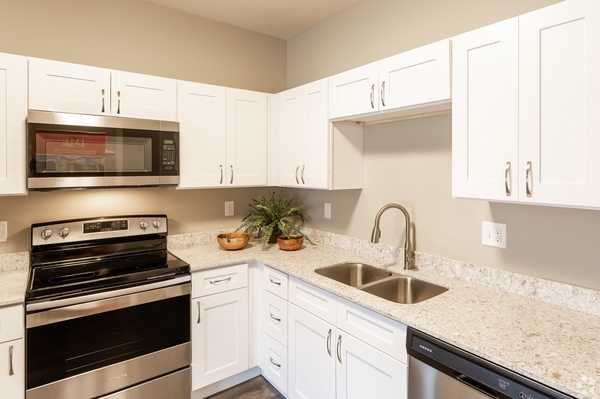 2BR, 2BA - 1,035 SF