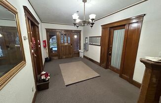 2 beds, 1 bath, $1,150, Unit Apt 8