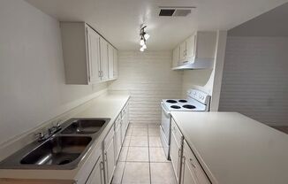 1 bed, 1 bath, 570 sqft, $899, Unit 16621-43