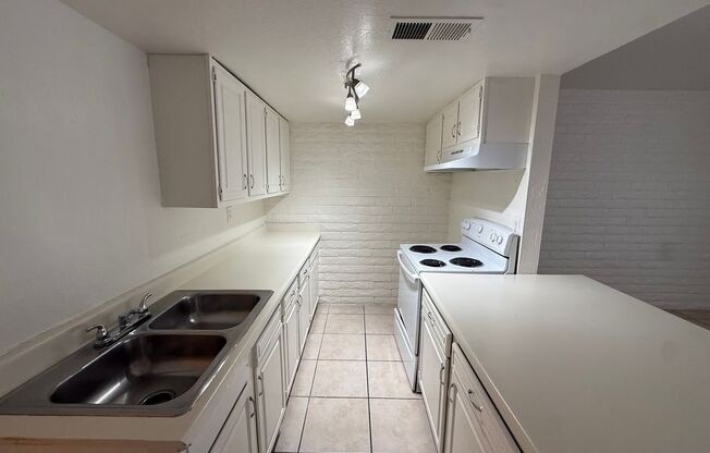 1 bed, 1 bath, 570 sqft, $899, Unit 16621-43
