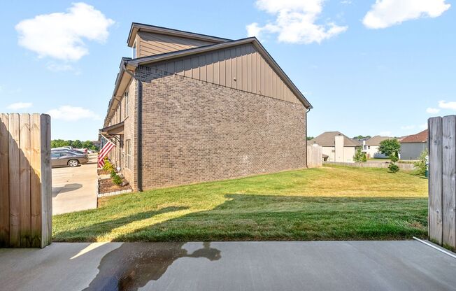 3 beds, 3 baths, $1,425, Unit # 201