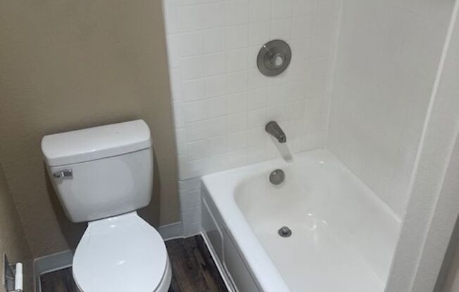 1 bed, 1 bath, 660 sqft, $1,525, Unit 52