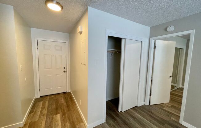 1 bed, 1 bath, 800 sqft, $1,000, Unit 4