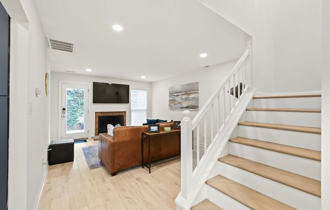 Newly Remodeled Townhome in Fourth Ward – Prime Uptown Location!