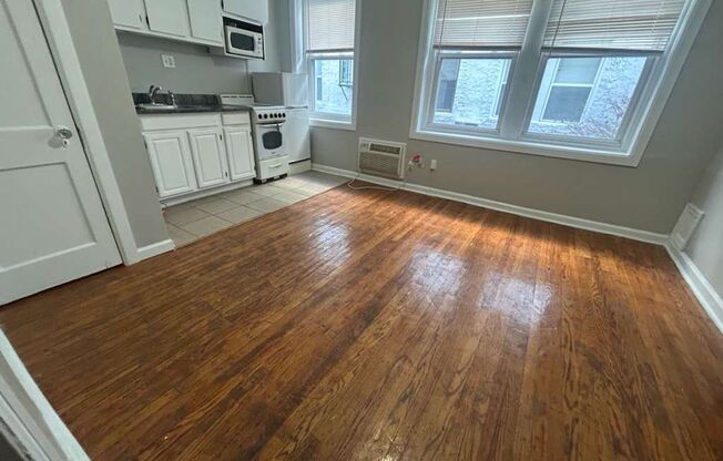 Studio, 1 bath, 280 sqft, $890, Unit B12