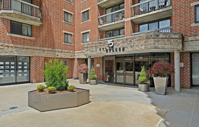 1 bed, 1 bath, 709 sqft, $2,900, Unit 212