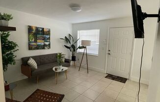 2 beds, 1 bath, 628 sqft, $2,300, Unit 01