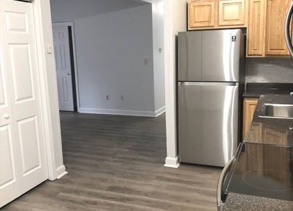 4 beds, 1 bath, 1,200 sqft, $5,600, Unit 3(2B)