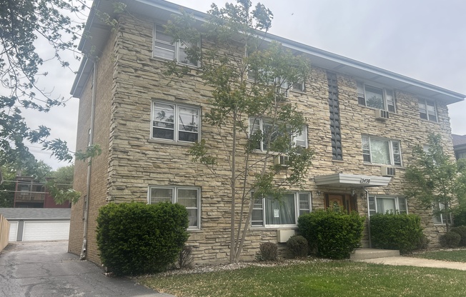 3438 S OAK PARK AVE