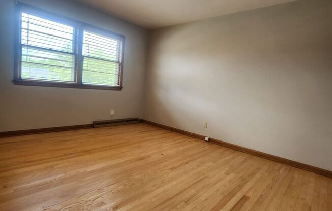 2 beds, 1 bath, $995