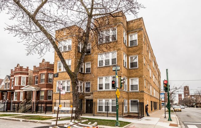 1357 N Homan
