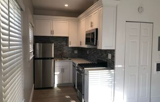 Studio, 1 bath, 425 sqft, $1,895, Unit 21