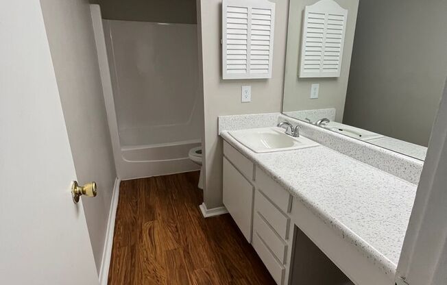 1 bed, 1 bath, 800 sqft, $900, Unit 124