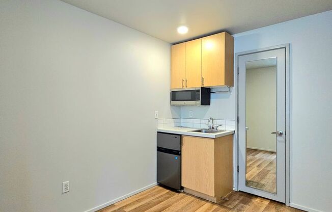 Studio, 1 bath, 122 sqft, $920