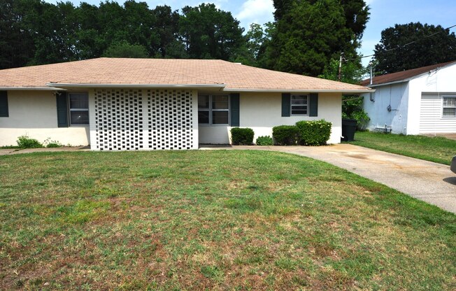 2 Bedroom 1 Bath Duplex located in Hampton
