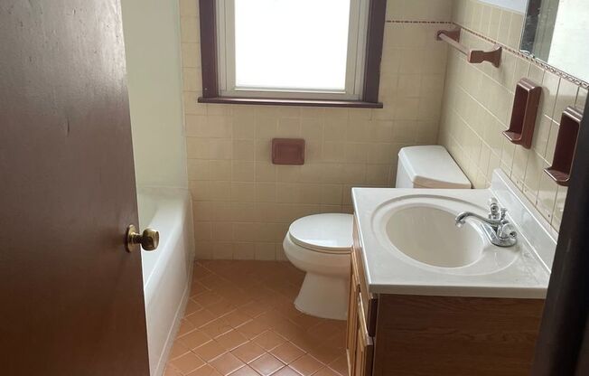 Newly Renovated 3-Bedroom Upper Flat Near Washington Park, Available NOW!